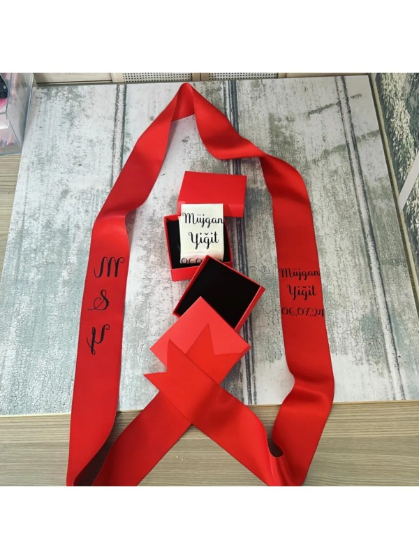 Kişiye Özel İsimli Kırmızı Beyaz Takı Kurdelesi 2 METRE BOY 6 CM GENİŞLİK Gelin Damat Takı Siyah - Kırmızı
